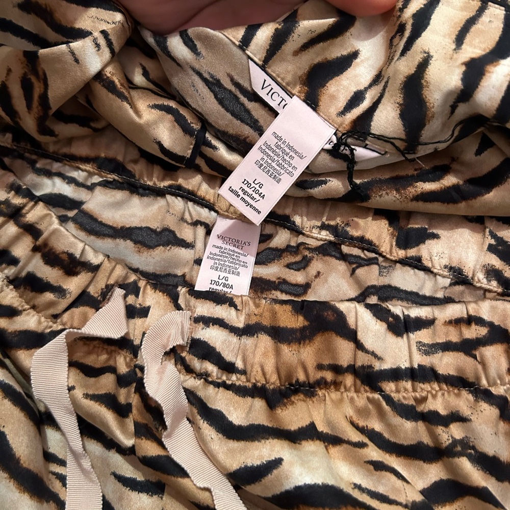 victoria’s secret size large pajamas tiger print